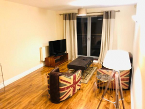 A Modern 2 Bed Luxury Apartment by River Thames
